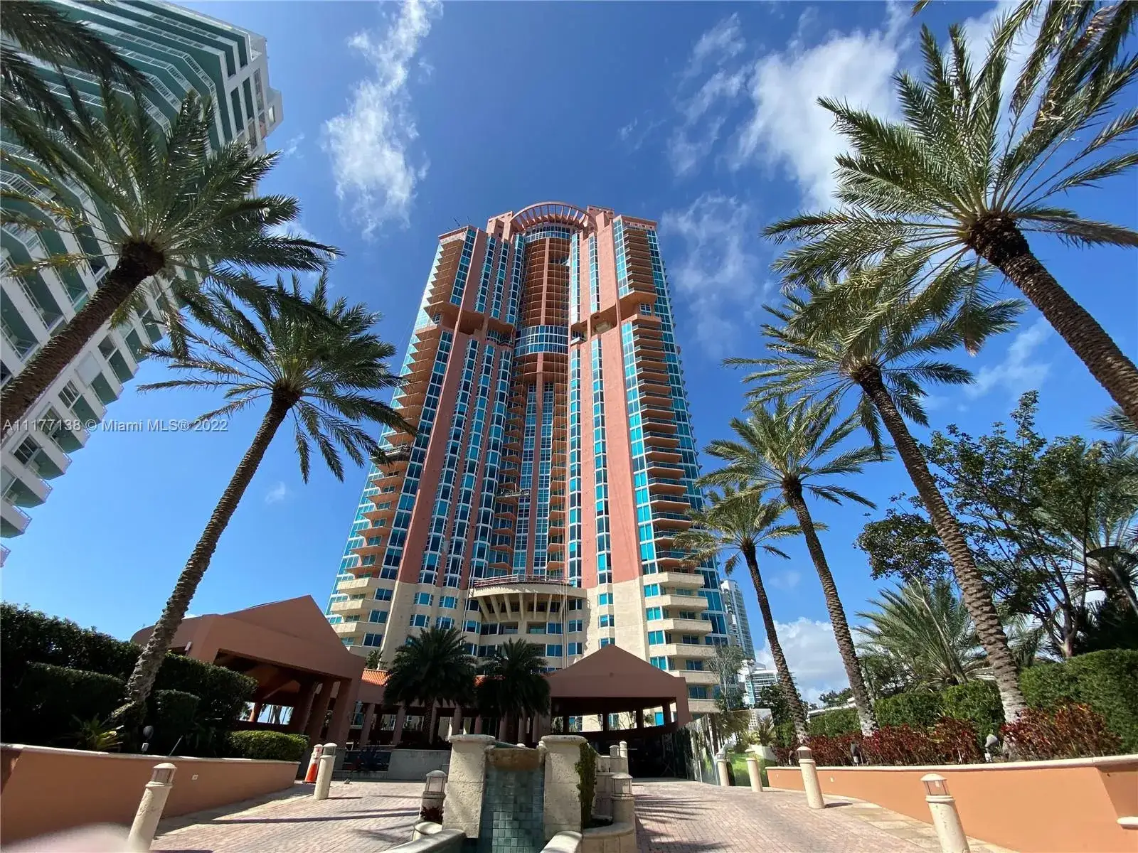1 bedroom 1 bath Residential for sale at 300 S Pointe Dr # 907, Miami Beach FL 33139