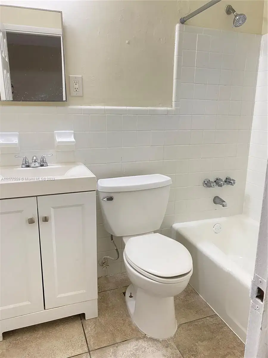 1 bedroom 1 bath Residential Lease for rent at 330 SW 19th St # 5, Fort Lauderdale FL 33315