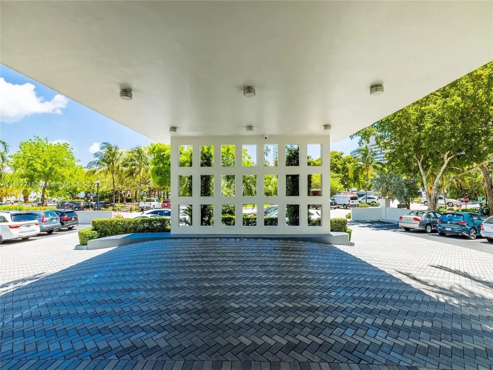 1 bedroom 1 bath Residential for sale at 5 Island Ave # 15G, Miami Beach FL 33139