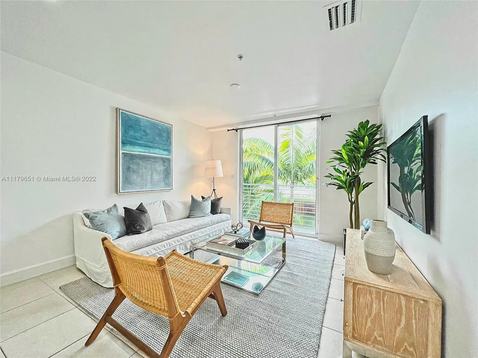 2 bedroom 2 bath Residential for sale at 945 Michigan Ave # 5, Miami Beach FL 33139