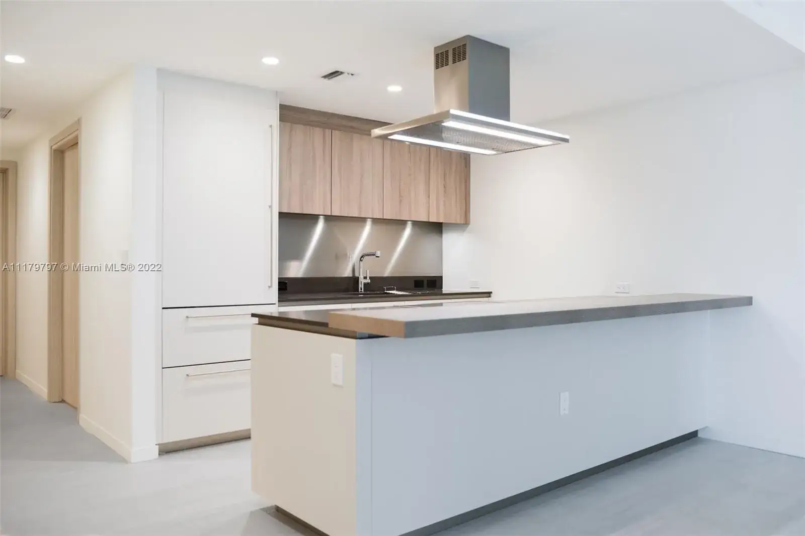 1 bedroom 2 bath Residential for sale at 1000 Brickell Plaza # 3307, Miami FL 33131