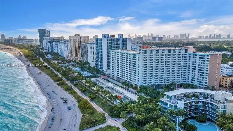 1 bath Residential for sale at 2899 Collins Ave # 1516, Miami Beach FL 33140