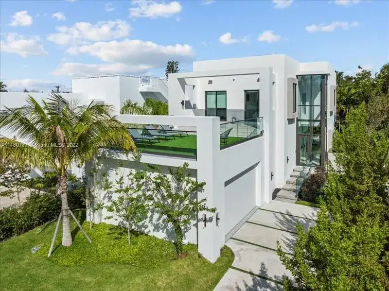 5 bedroom 5 bath Residential for sale at 1311 Bay Dr, Miami Beach FL 33141