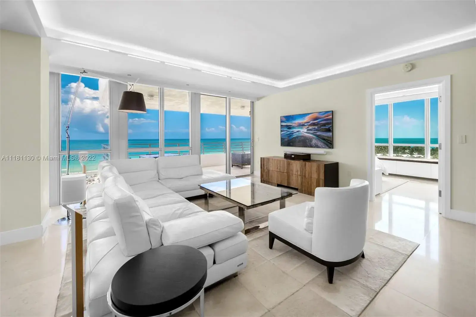 3 bedroom 3 bath Residential Lease for rent at 101 Ocean Dr # 907, Miami Beach FL 33139