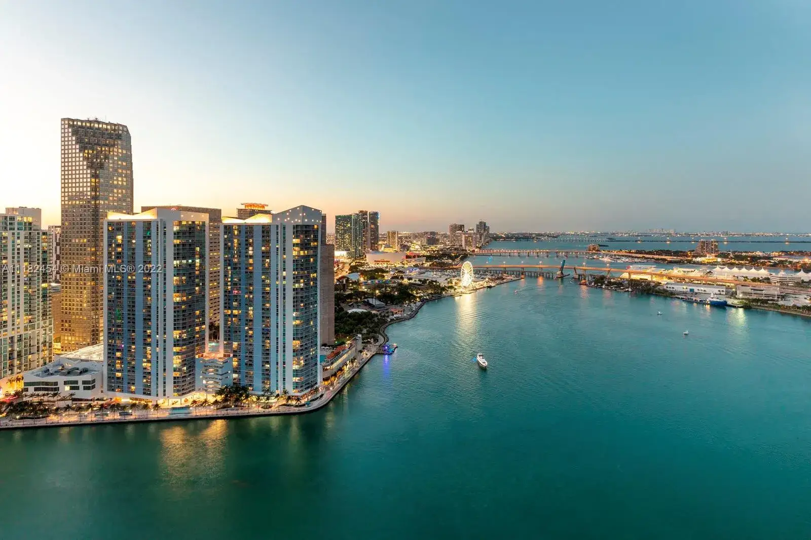 4 bedroom 4 bath Residential for sale at 848 Brickell Key Dr # 4204, Miami FL 33131