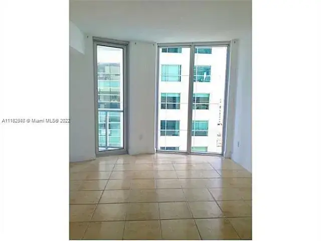 1 bedroom 1 bath Residential Lease for rent at 185 SW 7th St # 1710, Miami FL 33130