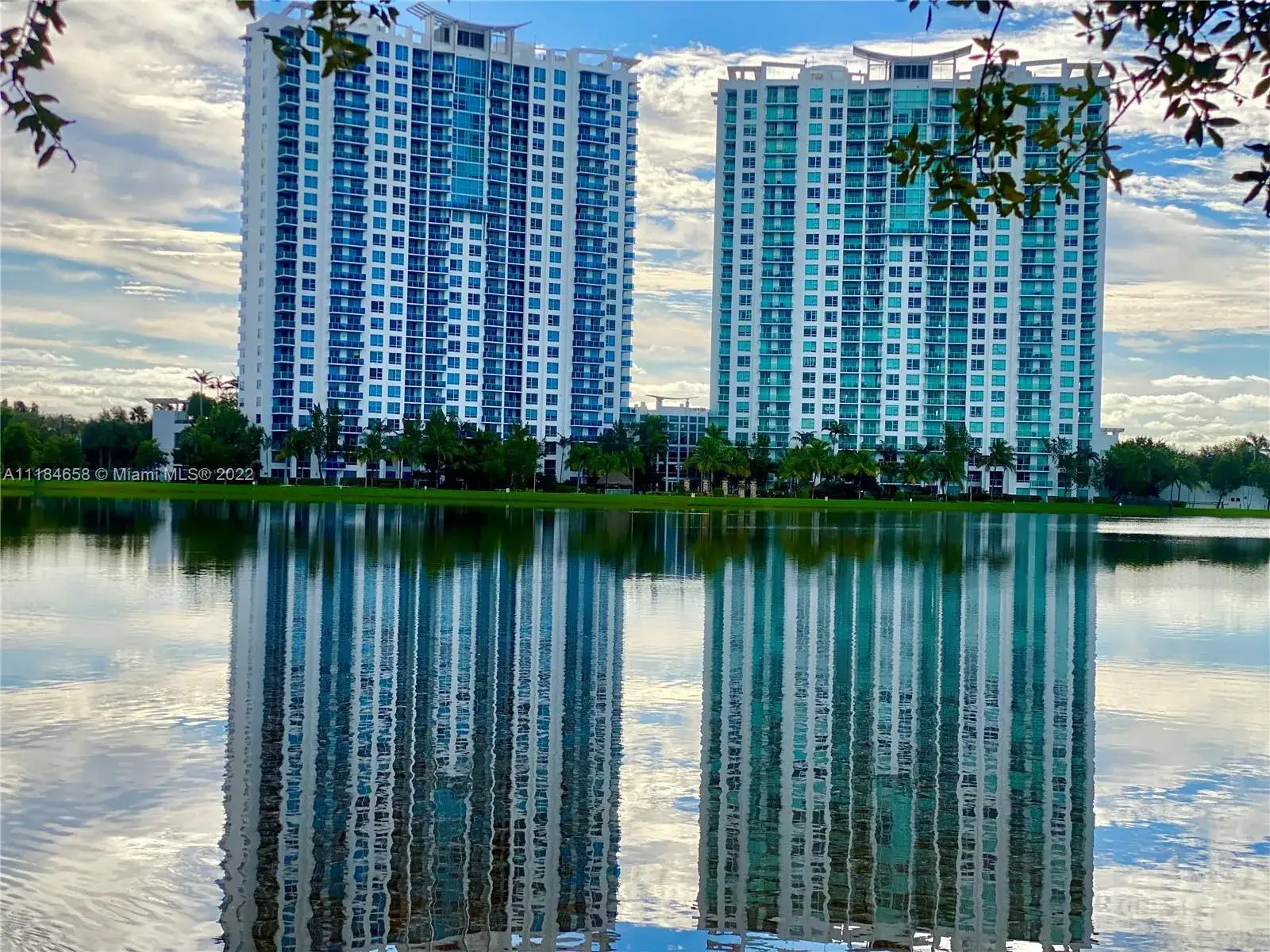 3 bedroom 3 bath Residential for sale at 2681 N Flamingo Rd # 608S, Sunrise FL 33323