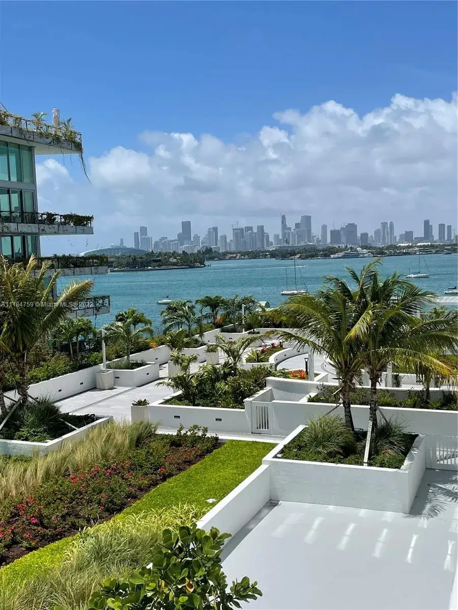 1 bedroom 1 bath Residential for sale at 1330 West Ave # 610, Miami Beach FL 33139