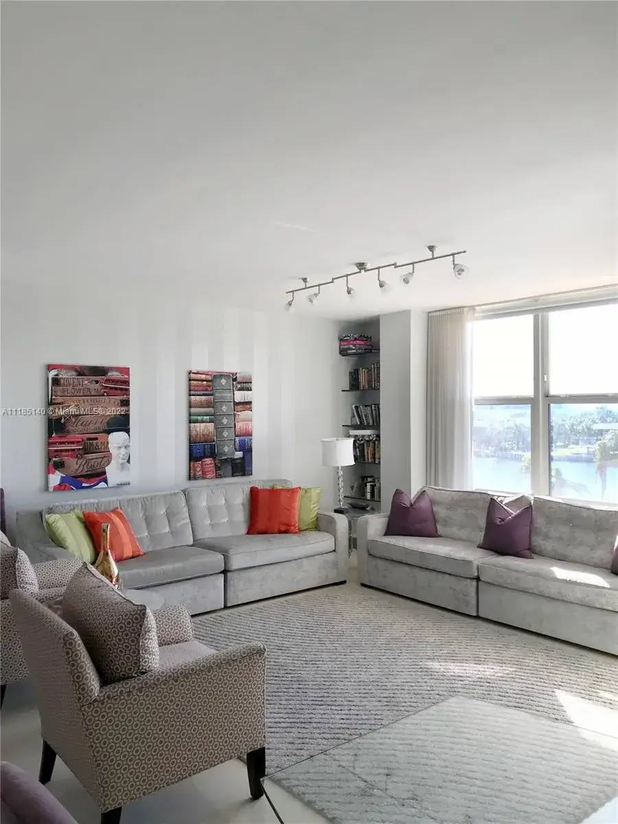 1 bedroom 2 bath Residential for sale at 4747 Collins Ave # 401, Miami Beach FL 33140