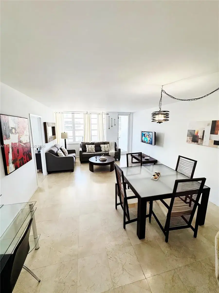 1 bedroom 1 bath Residential Lease for rent at 100 Lincoln Rd # 1243, Miami Beach FL 33139