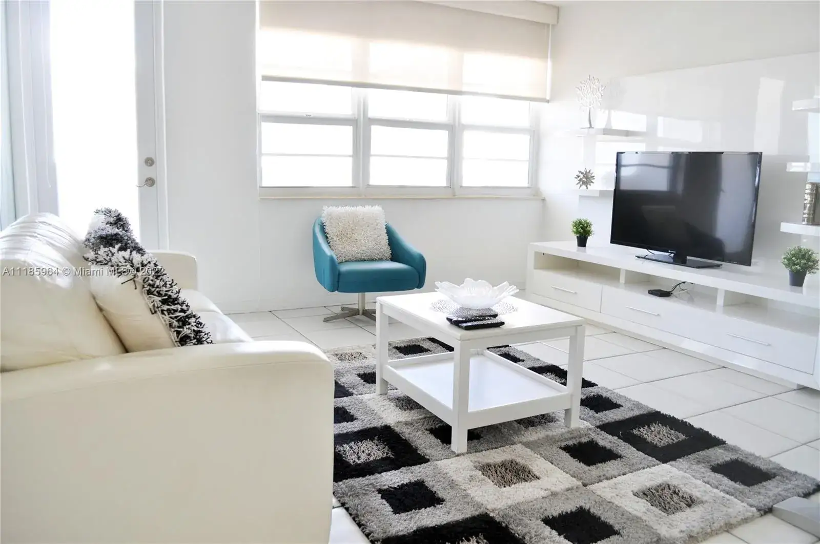 1 bedroom 1 bath Residential Lease for rent at 100 Lincoln Rd # 910, Miami Beach FL 33139