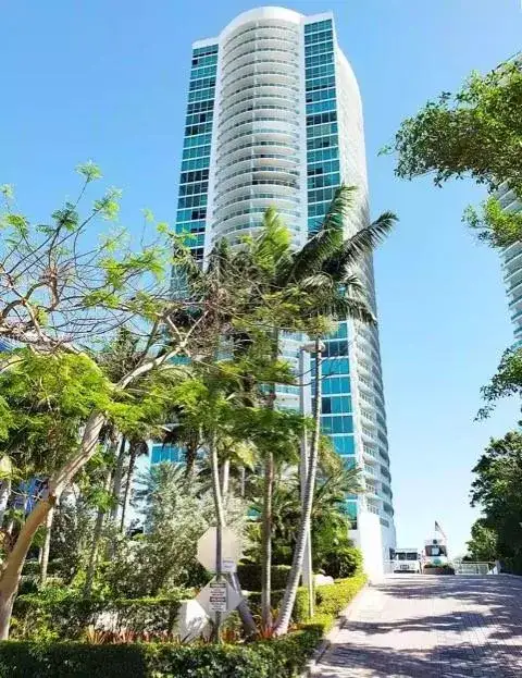 1 bedroom 1 bath Residential for sale at 2101 Brickell Ave # 2009, Miami FL 33129