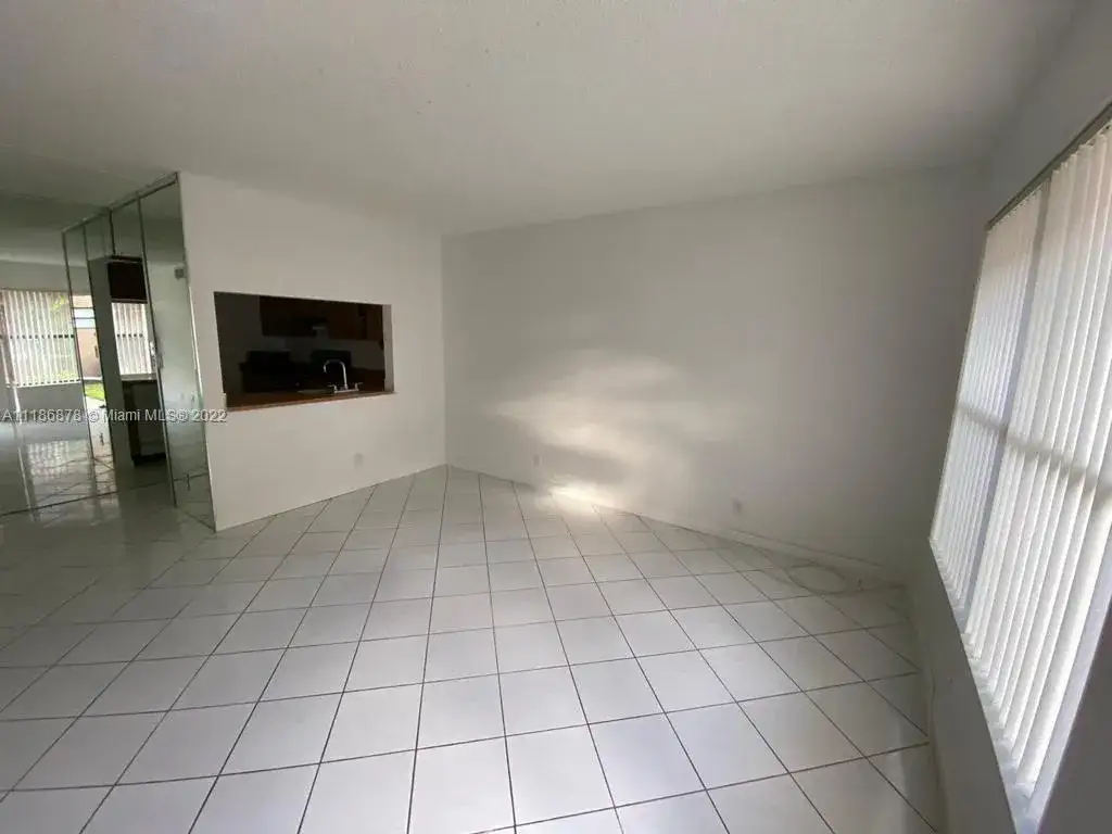 2 bedroom 2 bath Residential for sale at 10041 Winding Lake rd # 104, Sunrise FL 33351