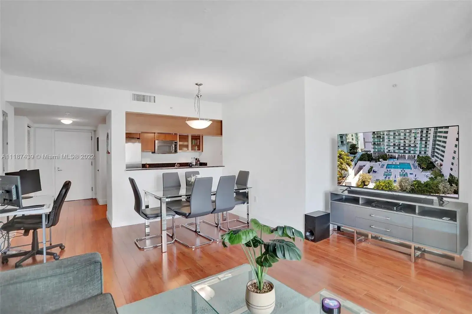 1 bedroom 1 bath Residential Lease for rent at 1800 N Bayshore Dr # 3702, Miami FL 33132