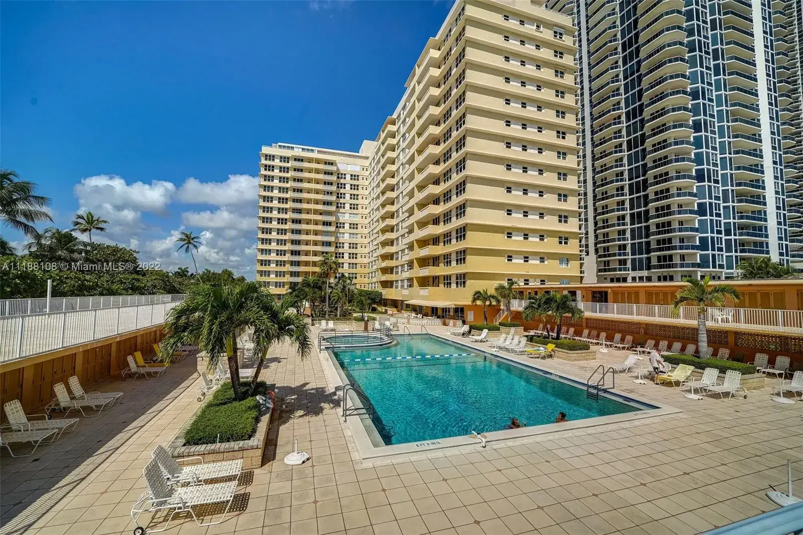 1 bedroom 1 bath Residential for sale at 4747 Collins Ave # 708, Miami Beach FL 33140