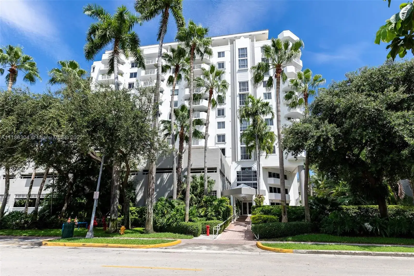 2 bedroom 2 bath Residential for sale at 1621 Bay Rd # 602, Miami Beach FL 33139