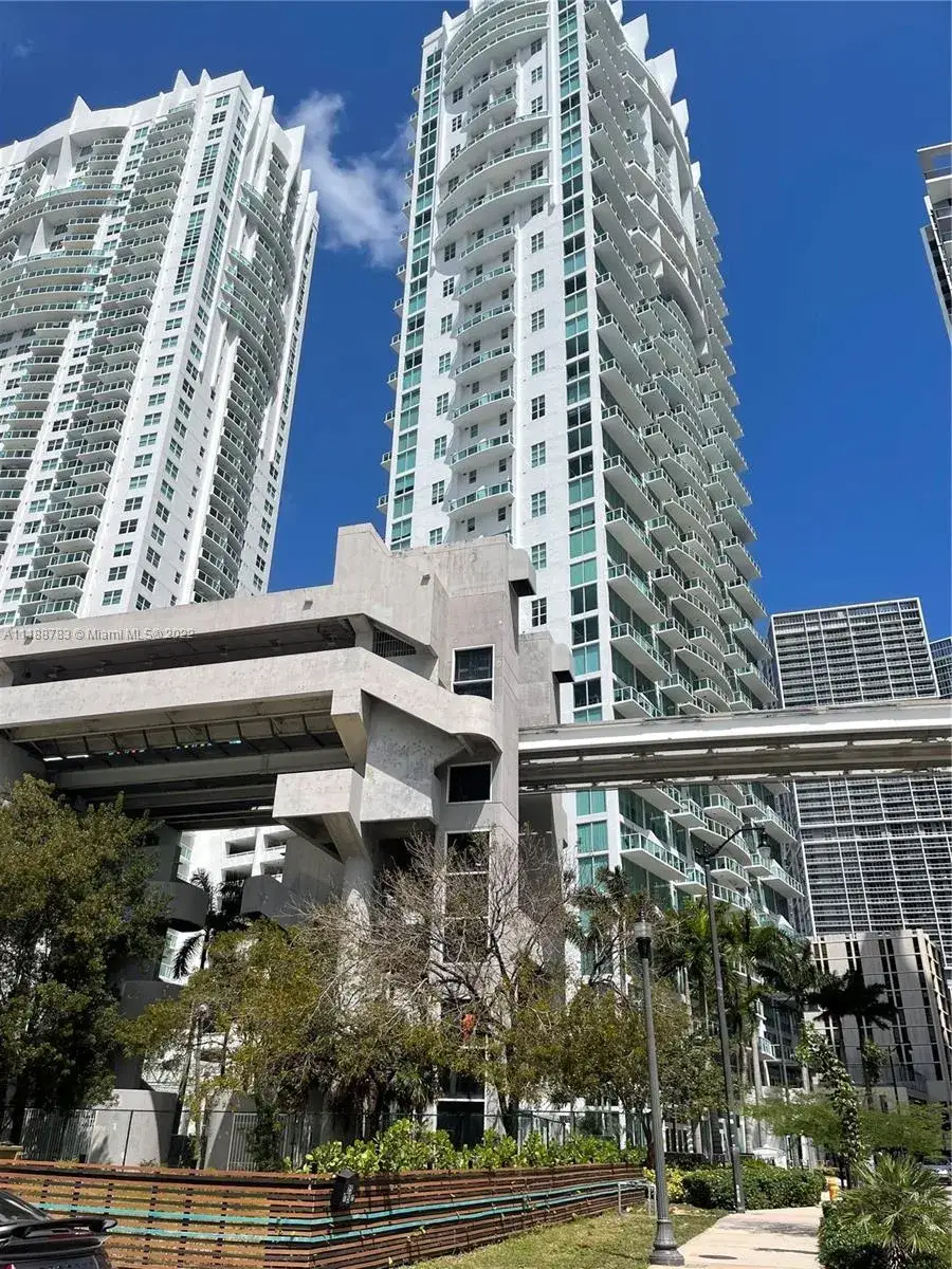 2 bedroom 2 bath Residential Lease for rent at 41 SE 5th St # 602, Miami FL 33131