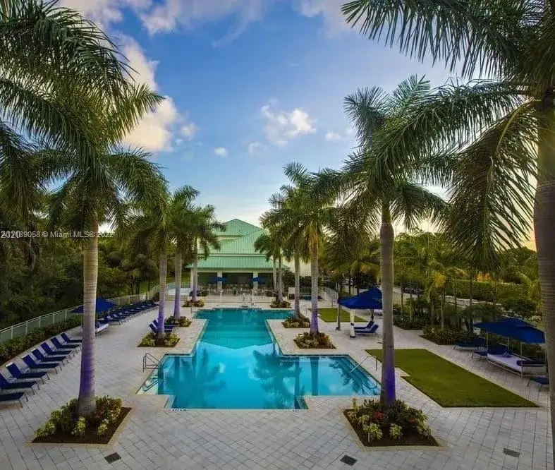 1 bedroom 2 bath Residential for sale at 5300 NW 87th Ave # 701, Doral FL 33178
