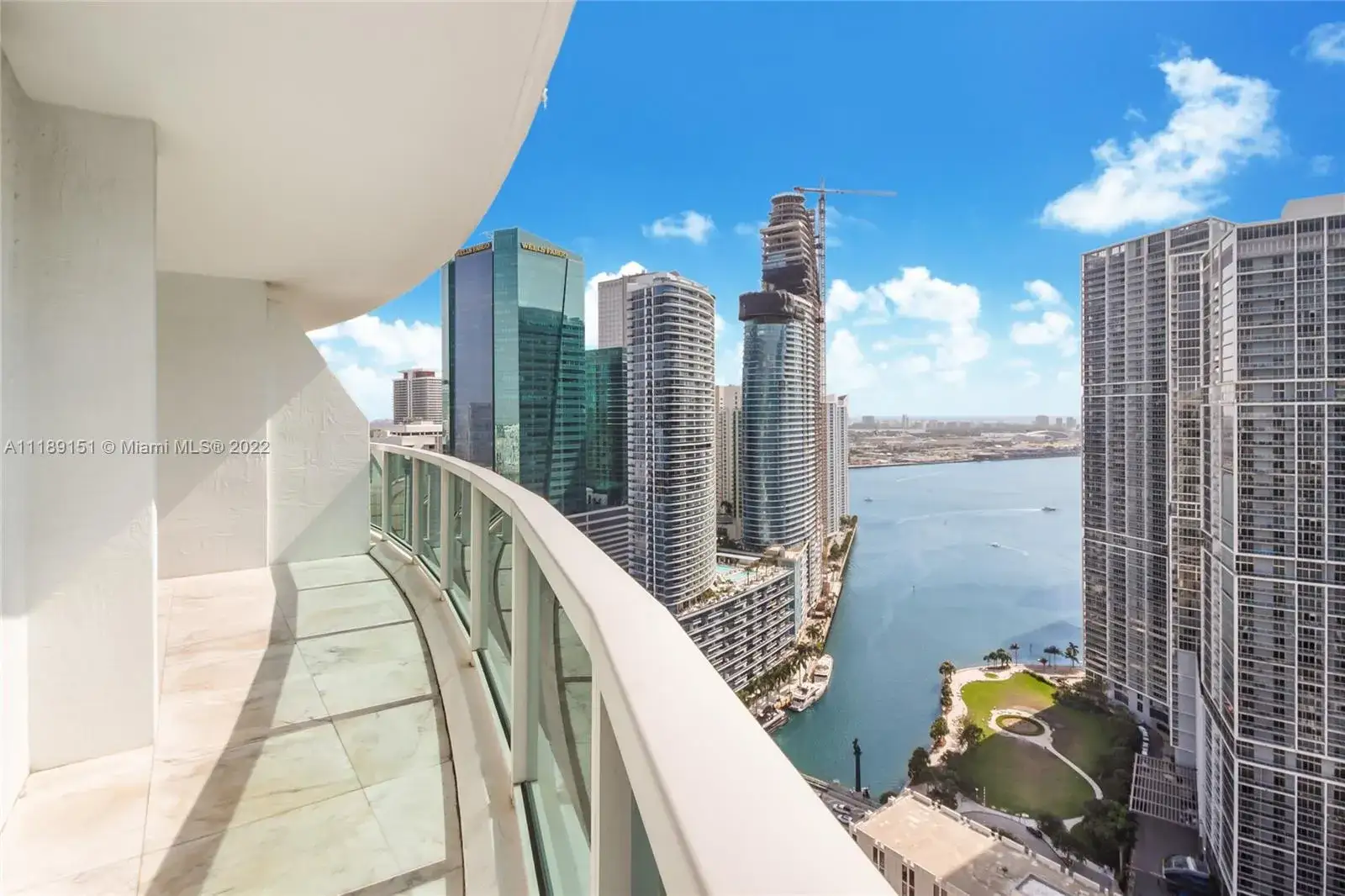 2 bedroom 2 bath Residential Lease for rent at 41 SE 5th St # 2302, Miami FL 33131