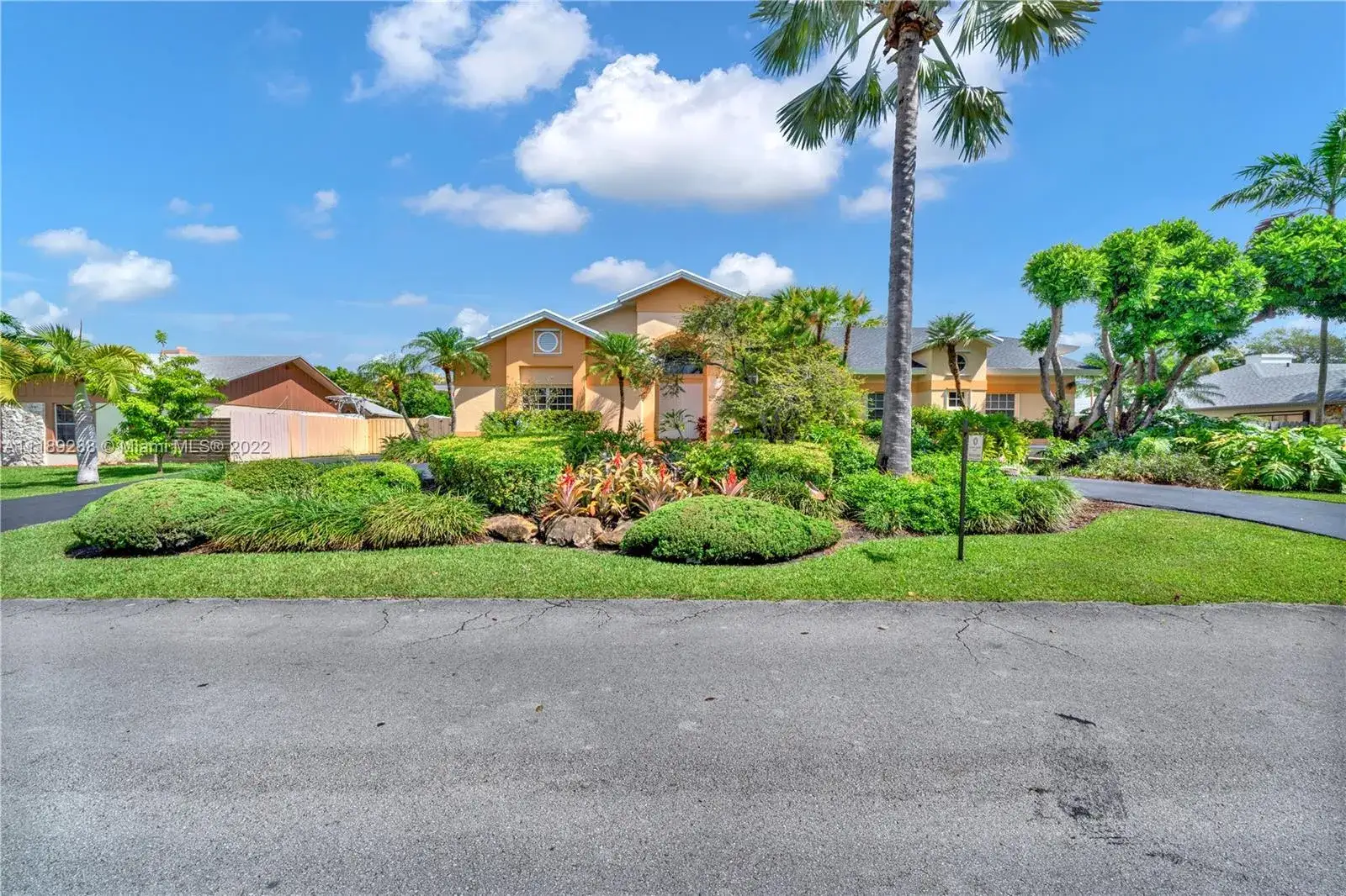 4 bedroom 3 bath Residential for sale at 7861 SW 181st Ter, Palmetto Bay FL 33157