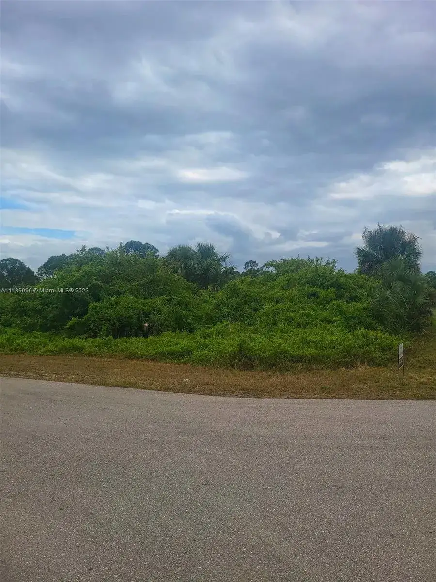 4 bedroom 3 bath Residential for sale at 1236 COUNTY ST E, Lehigh Acres FL 33974