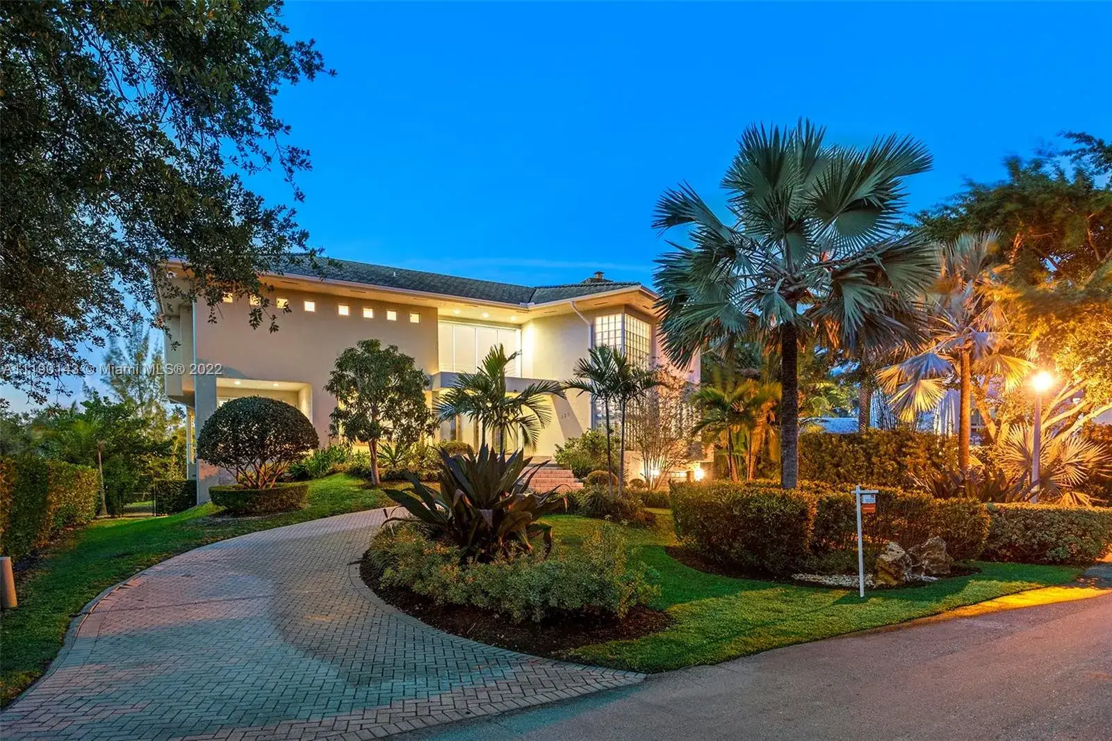 6 bedroom 5 bath Residential for sale at 325 Campana Ave, Coral Gables FL 33156