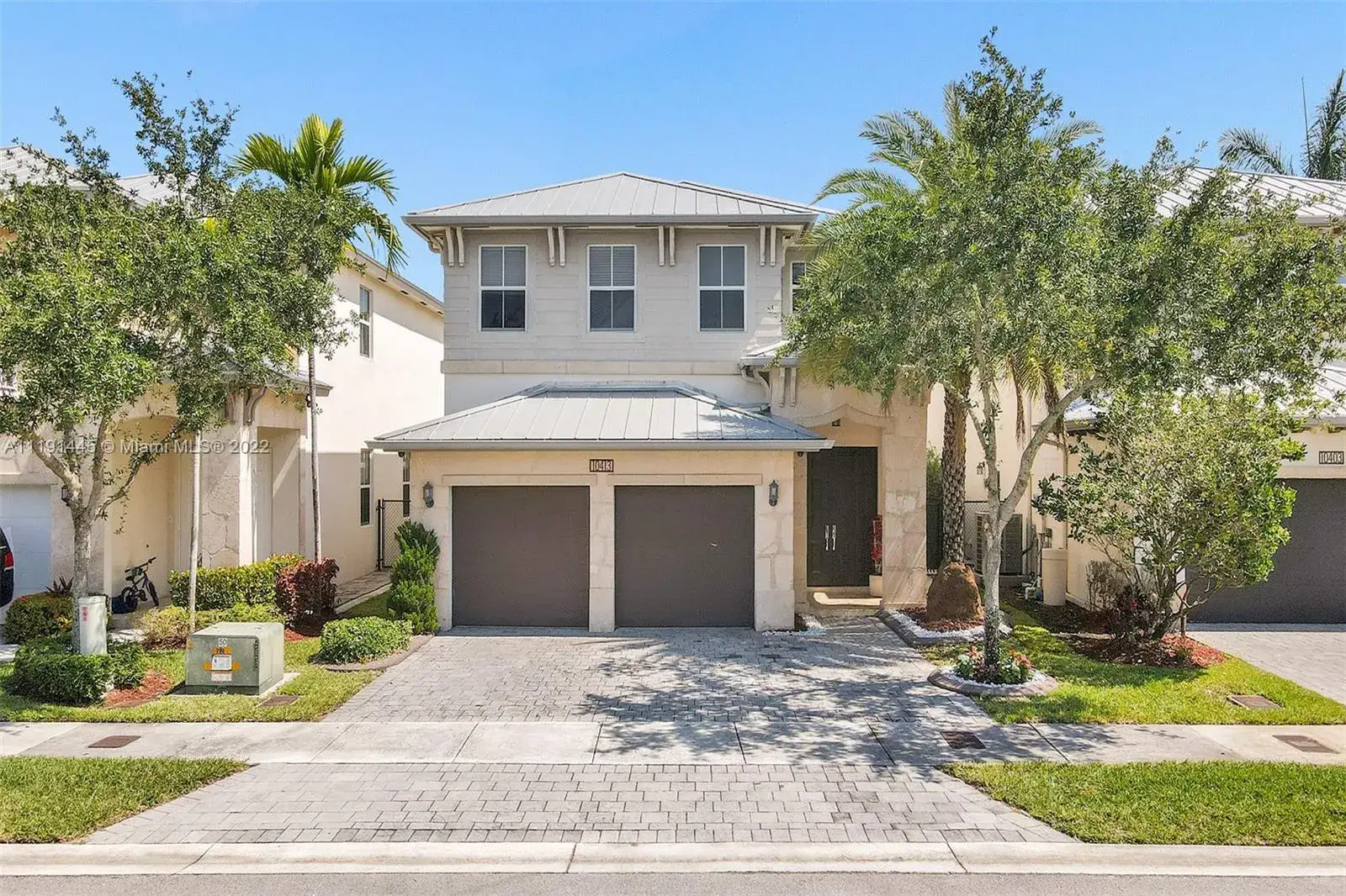 5 bedroom 5 bath Residential for sale at 10413 NW 70th Ln, Doral FL 33178