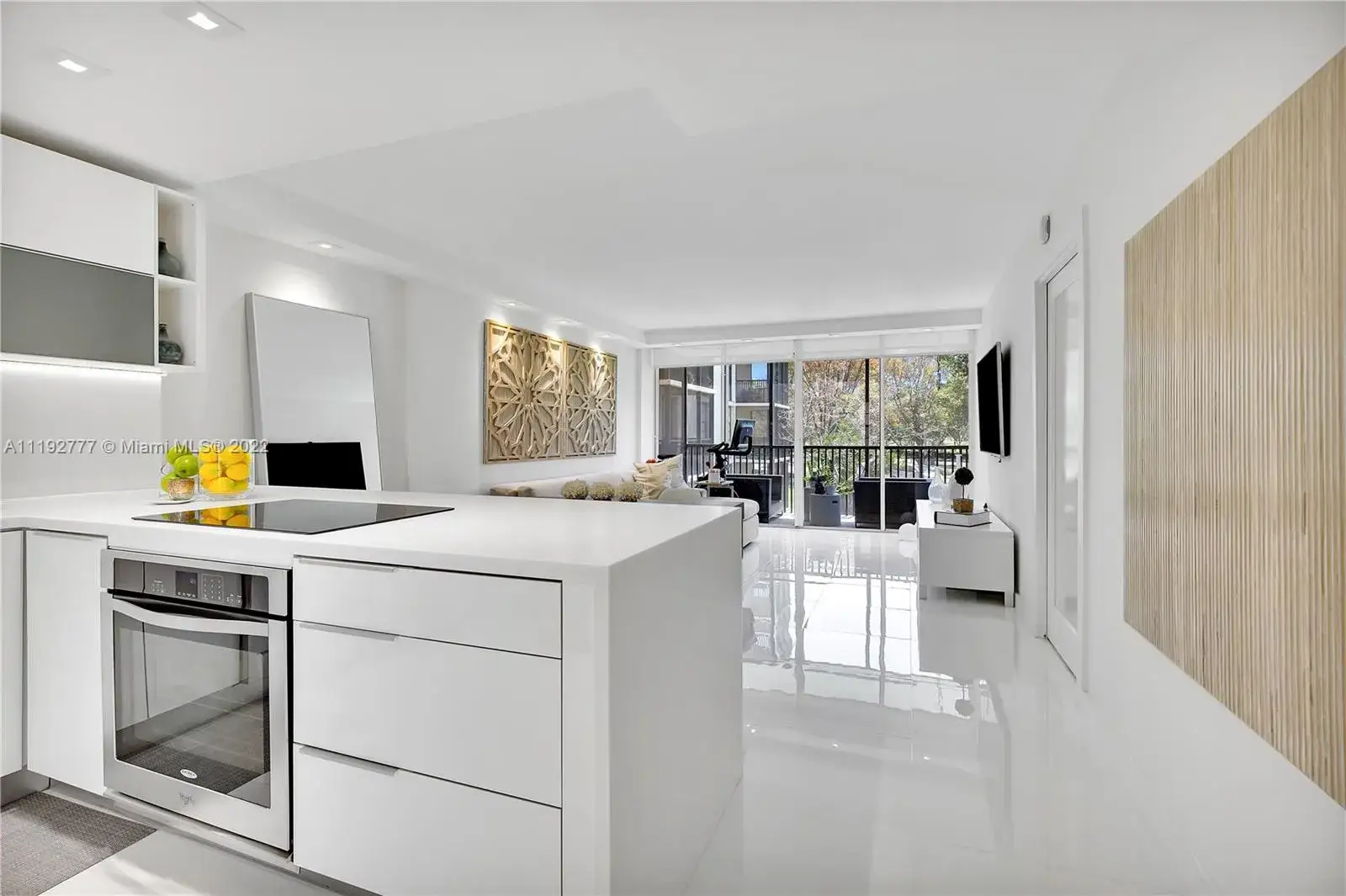 1 bedroom 1 bath Residential for sale at 3101 N Country Club Dr # 206, Aventura FL 33180