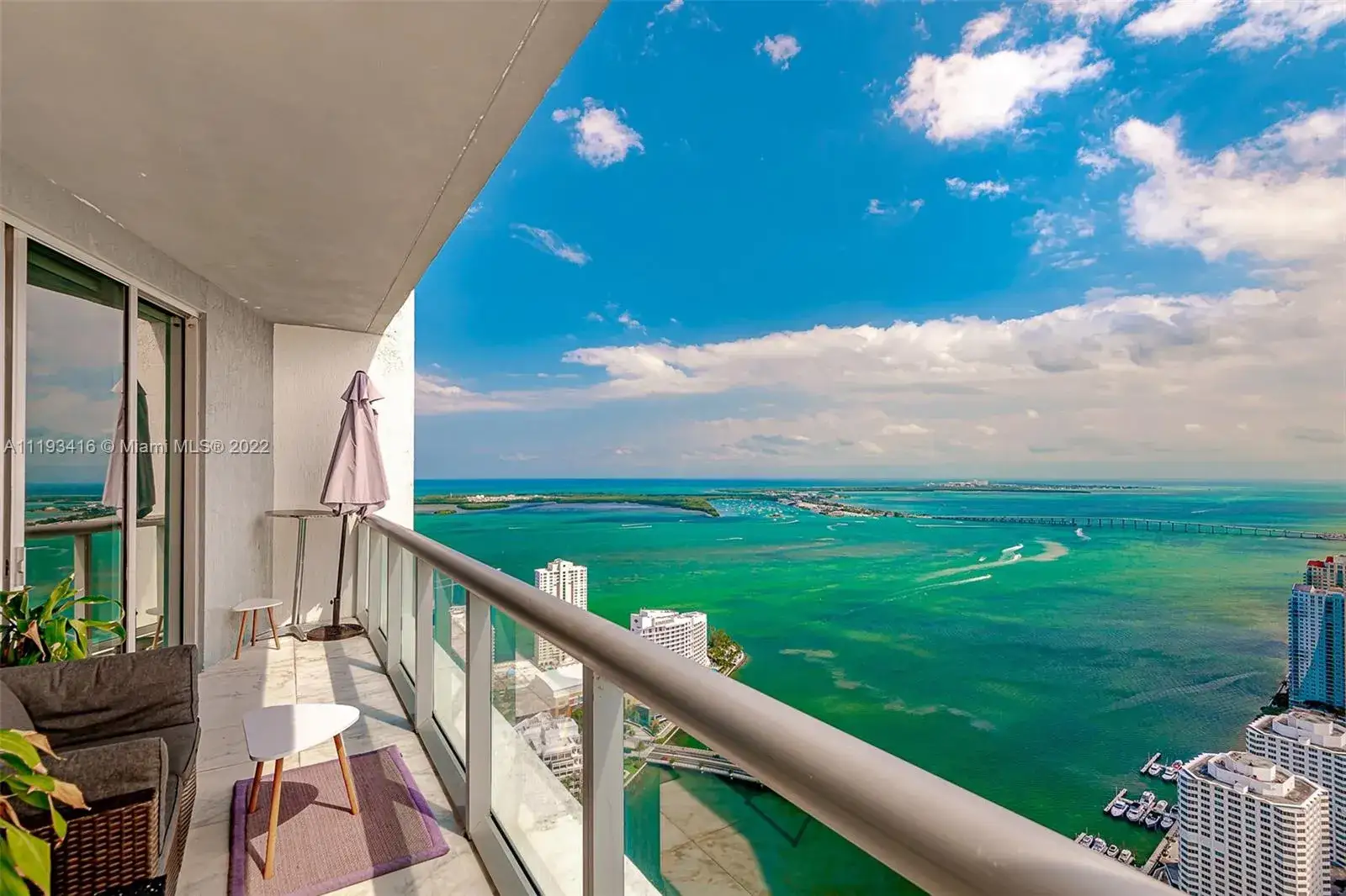1 bedroom 1 bath Residential Lease for rent at 495 Brickell Ave # 5707, Miami FL 33131