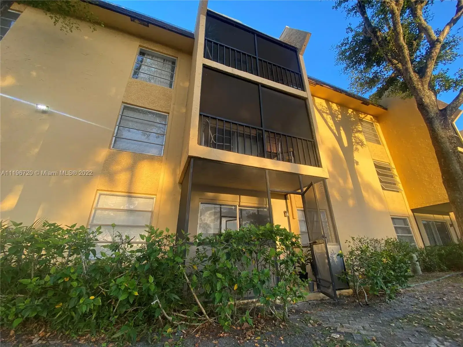 2 bedroom 2 bath Residential Lease for rent at 480 NW 20th St # 1030, Boca Raton FL 33431