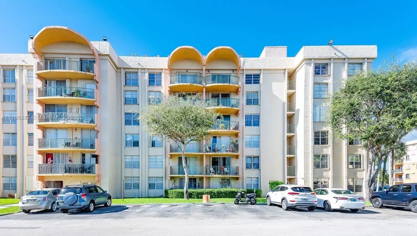 2 bedroom 1 bath Residential Lease for rent at 9350 Fontainebleau Blvd # 307, Miami FL 33172