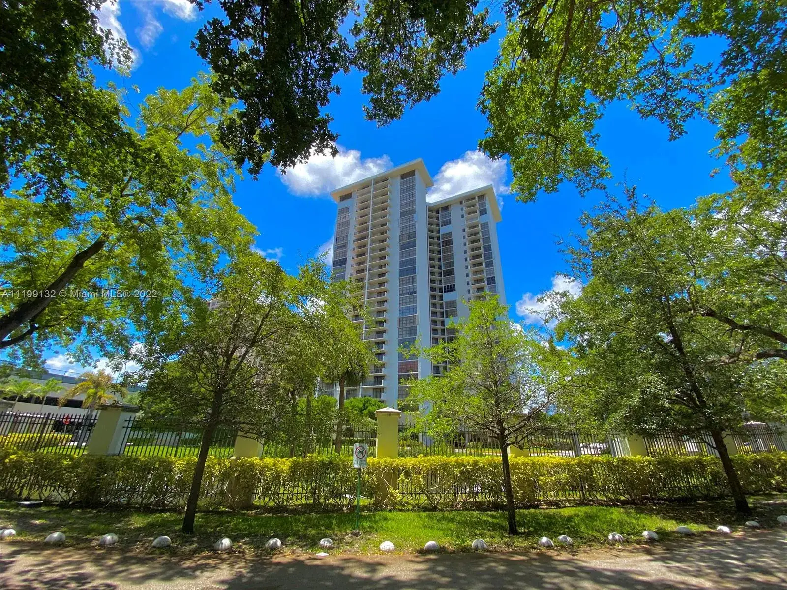 2 bedroom 2 bath Residential Lease for rent at 18181 NE 31st Ct # 101, Aventura FL 33160