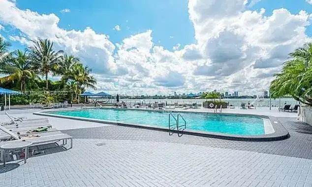 1 bedroom 1 bath Residential for sale at 1200 West Ave # 521, Miami Beach FL 33139