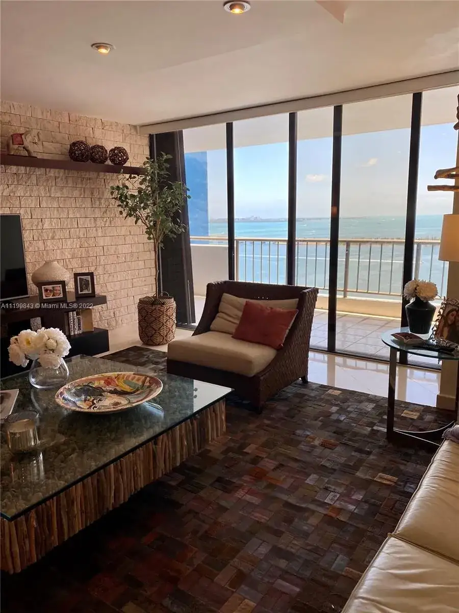 3 bedroom 3 bath Residential Lease for rent at 1581 Brickell Ave # 2005, Miami FL 33129