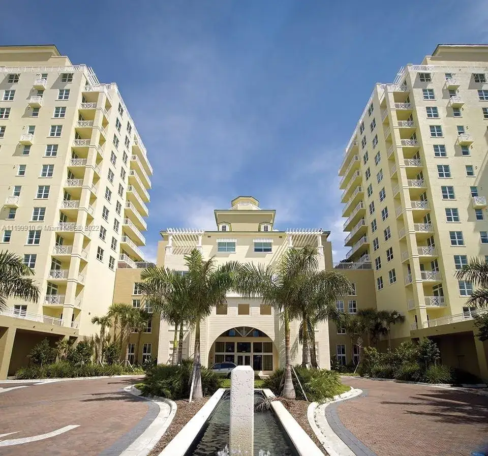 2 bedroom 2 bath Residential for sale at 450 N Federal Hwy # 514, Boynton Beach FL 33435