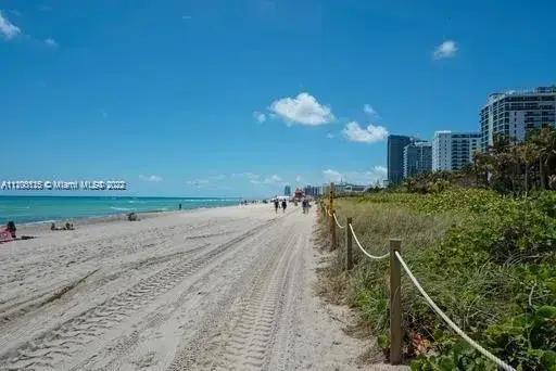 1 bedroom 1 bath Residential for sale at 2625 Collins Ave # 415, Miami Beach FL 33140