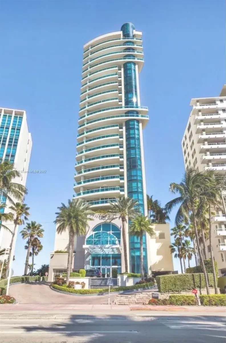 4 bedroom 5 bath Residential Lease for rent at 5025 Collins Ave # 1, Miami Beach FL 33140