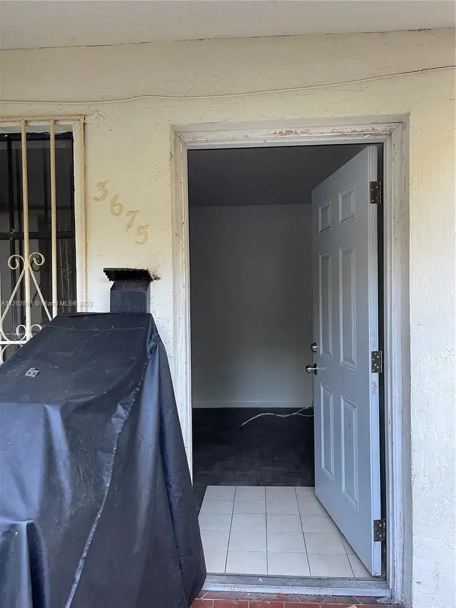 2 bedroom 1 bath Residential Lease for rent at 3675 Florida Ave # 3675, Miami FL 33133