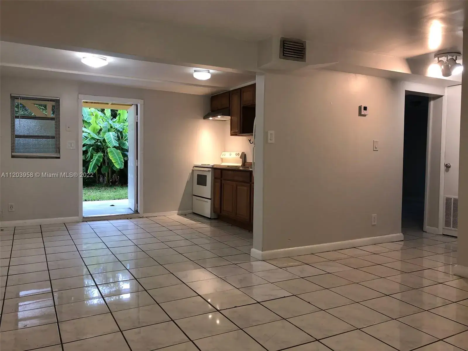 2 bedroom 1 bath Residential Lease for rent at 725 SW 8th Ave # B, Hallandale Beach FL 33009
