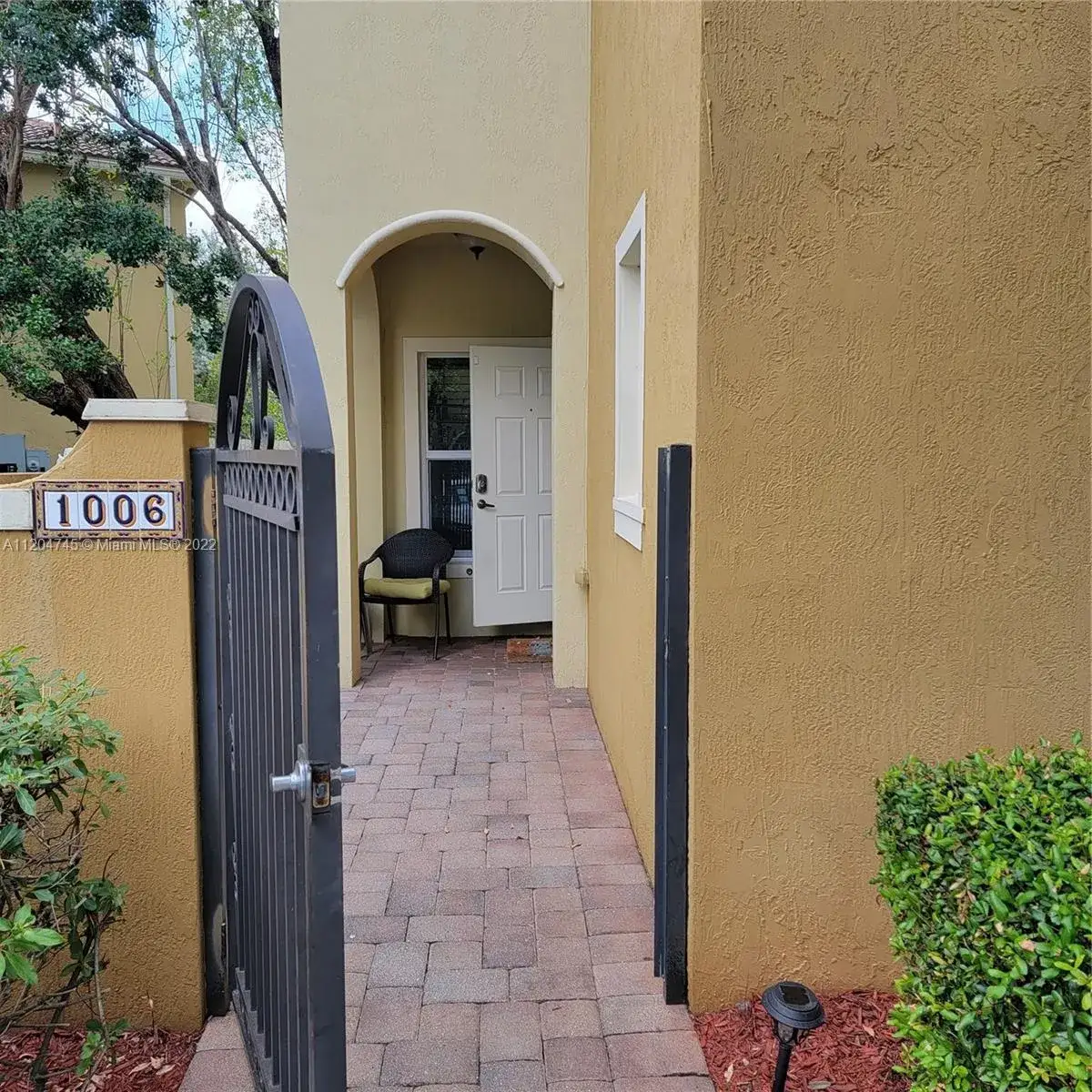 3 bedroom 3 bath Residential Lease for rent at 2851 W Prospect Rd # 1006, Tamarac FL 33309