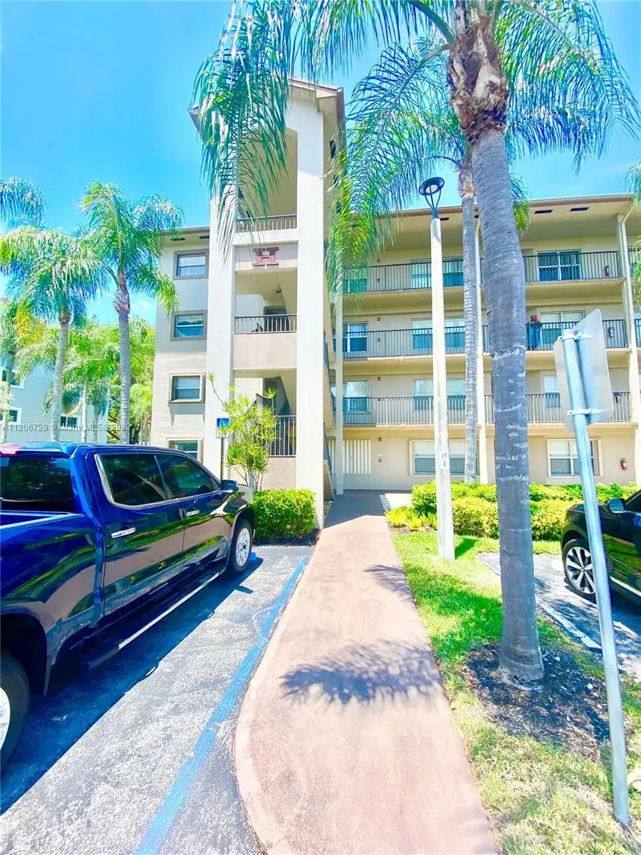 2 bedroom 2 bath Residential for sale at 700 SW 137th Ave # 101H, Pembroke Pines FL 33027