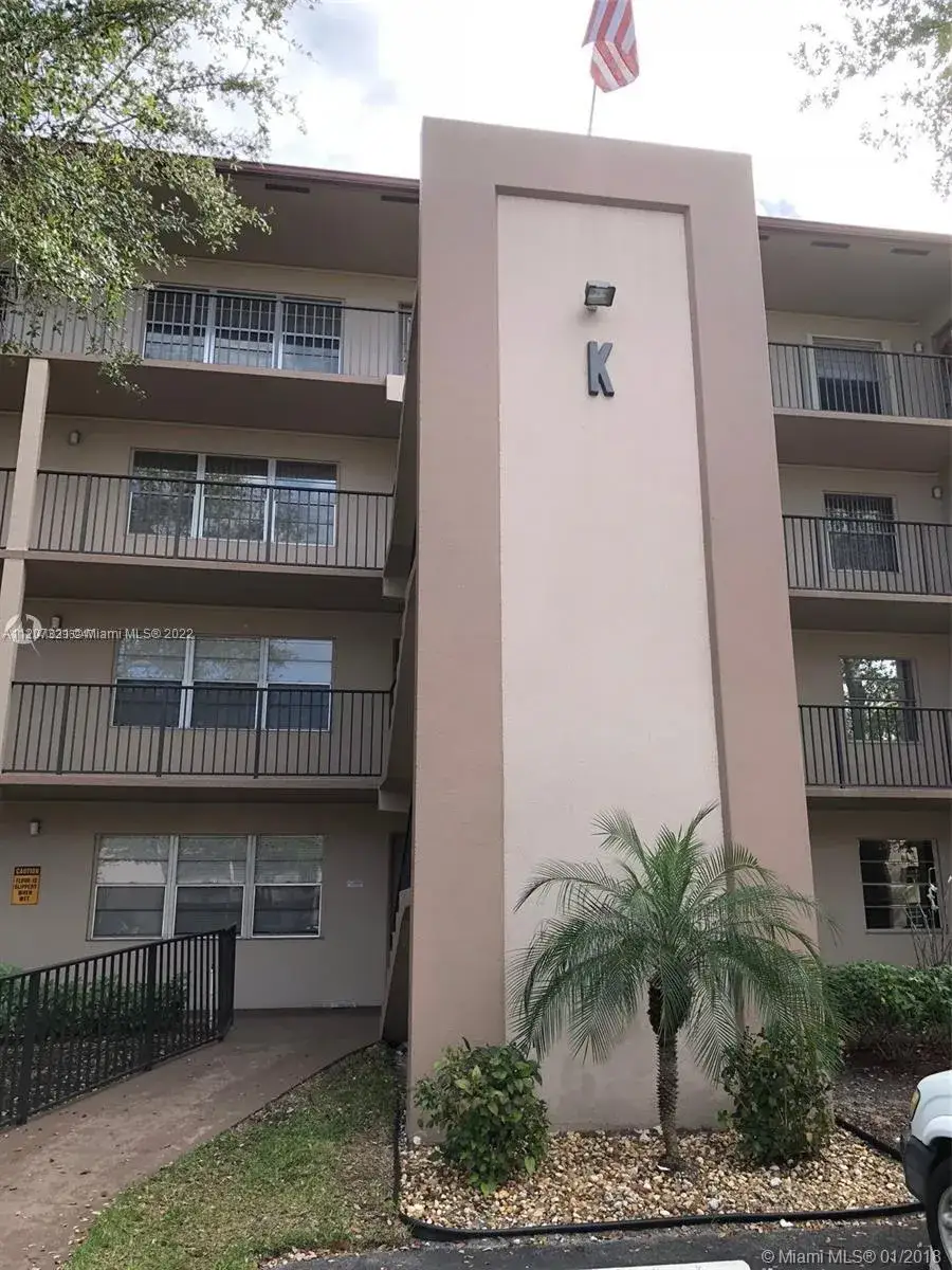 2 bedroom 1 bath Residential for sale at 801 SW 133rd Ter # 212K, Pembroke Pines FL 33027
