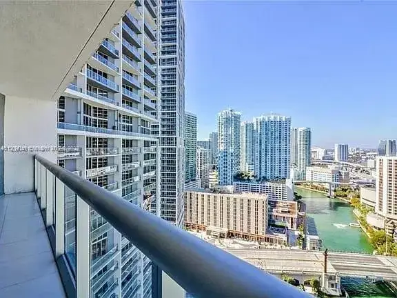 1 bedroom 1 bath Residential for sale at 465 Brickell Ave # 2704, Miami FL 33131