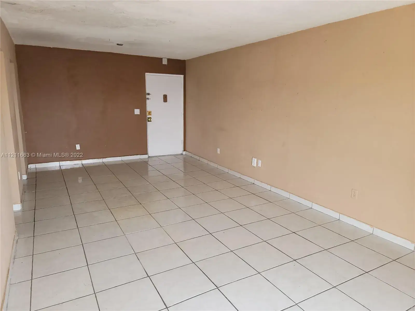 1 bedroom 1 bath Residential Lease for rent at 13725 NE 6th Ave # 405, North Miami FL 33161