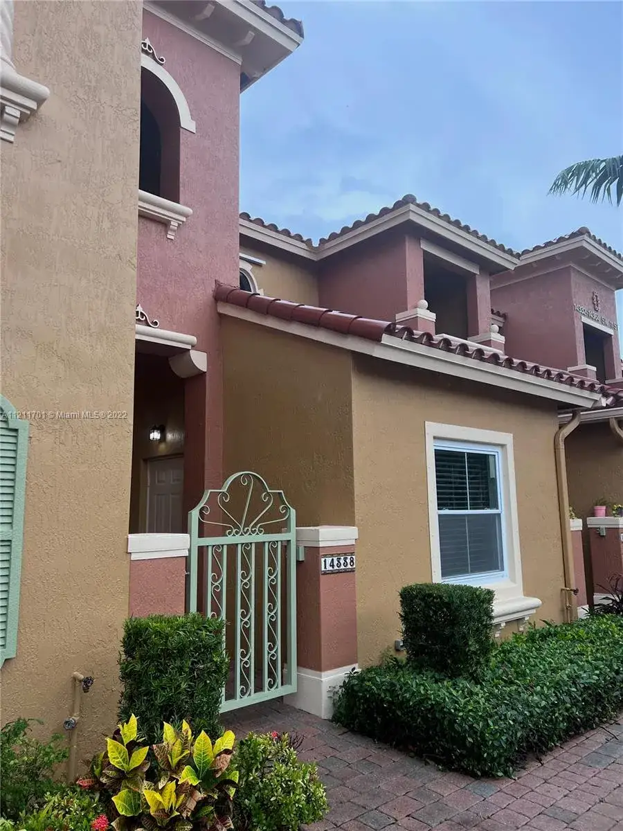 3 bedroom 3 bath Residential Lease for rent at 14338 SW 11TH ST # 1002, Pembroke Pines FL 33027