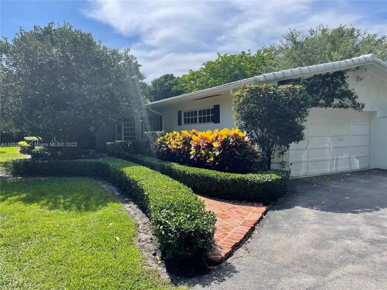5 bedroom 3 bath Residential for sale at 5898 SW 96th St, Pinecrest FL 33156