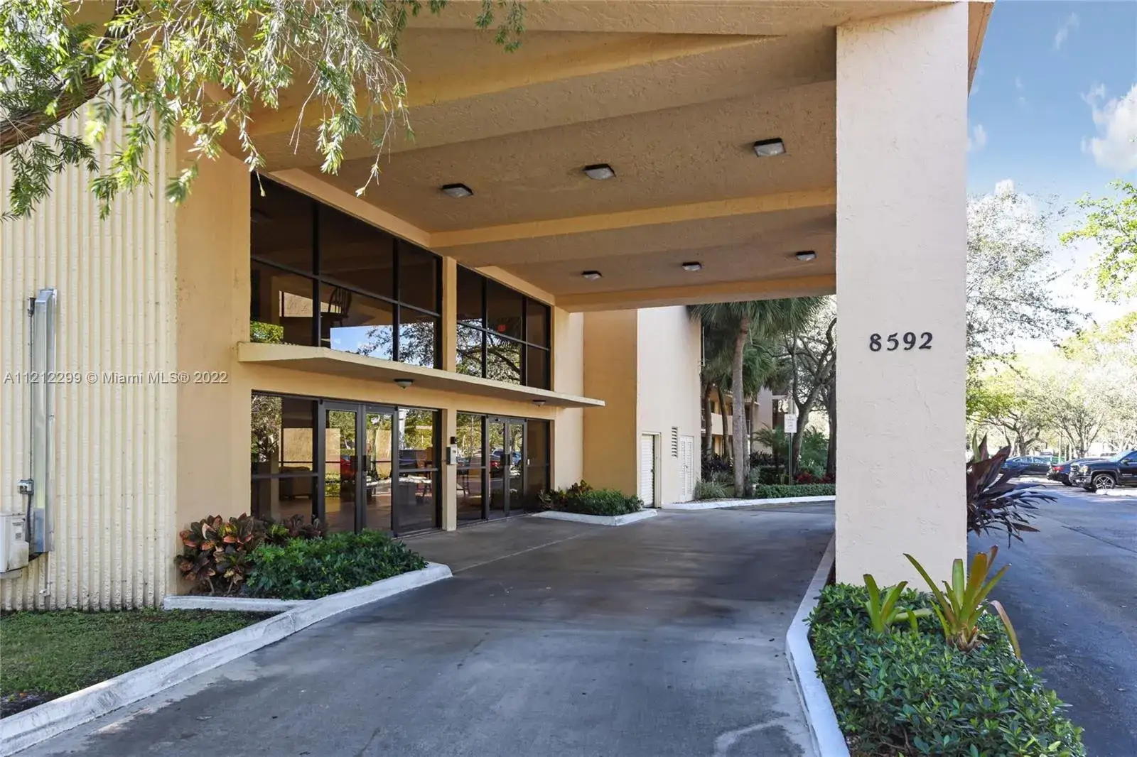 2 bedroom 2 bath Residential for sale at 8592 W Sunrise Blvd # 103, Plantation FL 33322