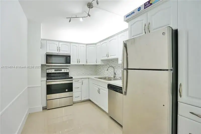 2 bedroom 2 bath Residential for sale at 20100 W Country Club Dr # 504, Aventura FL 33180