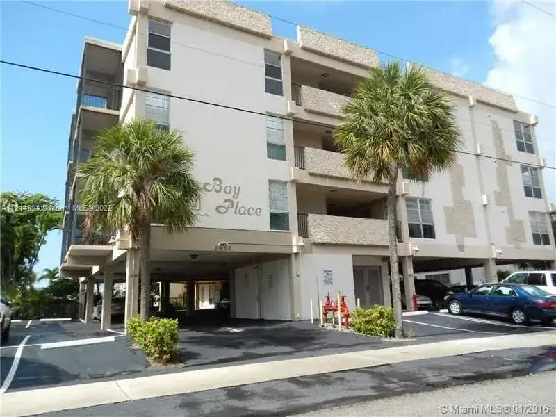 2 bedroom 2 bath Residential for sale at 2420 Diana Dr # 302, Hallandale Beach FL 33009