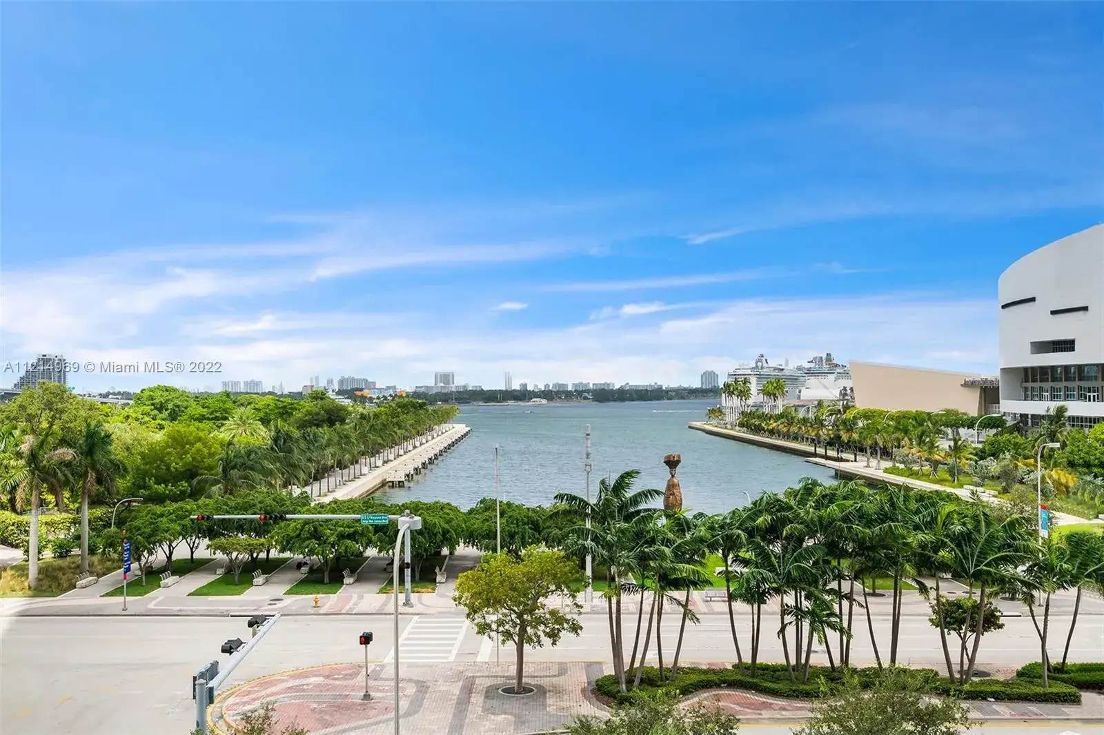 1 bedroom 1 bath Residential for sale at 888 Biscayne Blvd # 411, Miami FL 33132